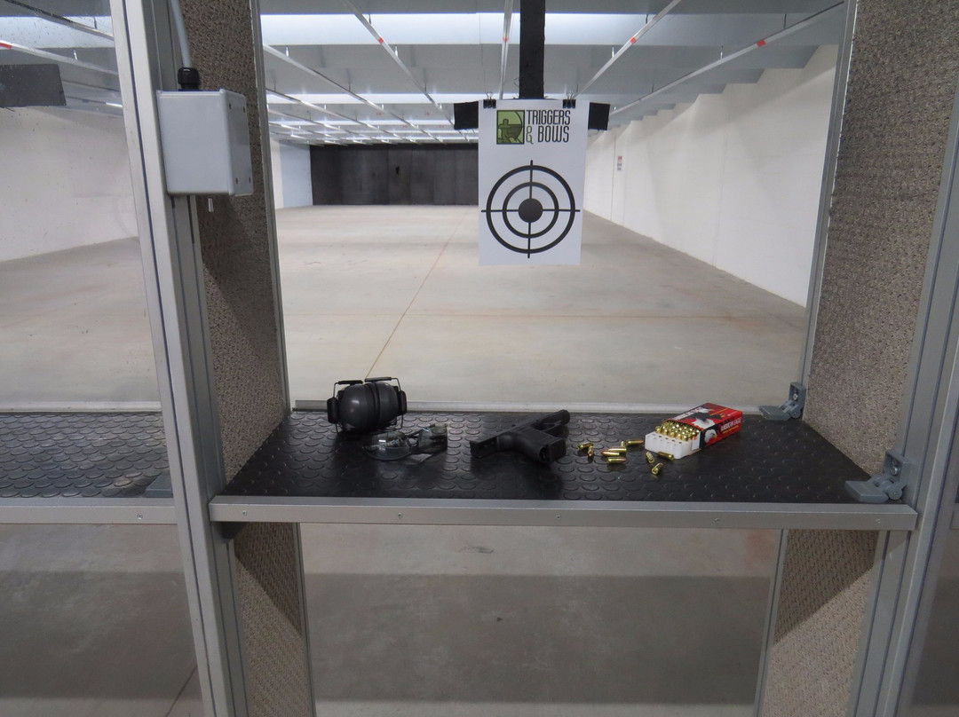 Triggers and Bows Family Shooting Range-Brantford必去景点
