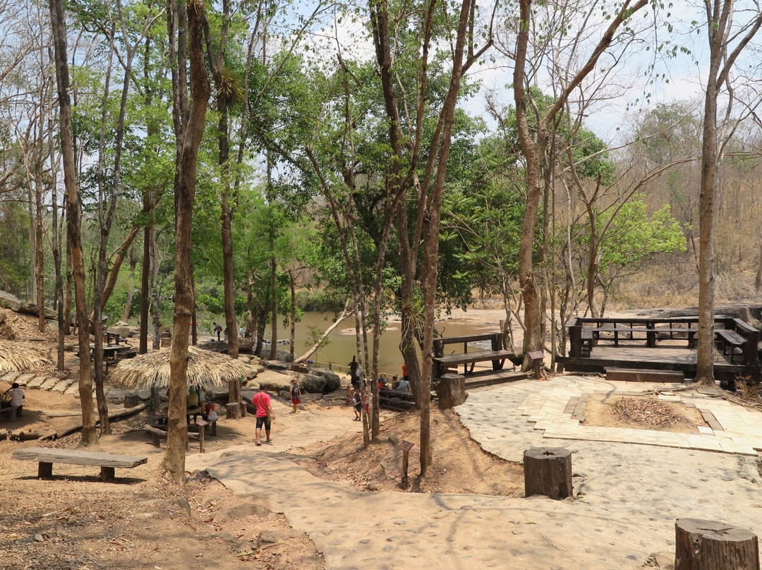 Kaeng So Pha Waterfall景点图片
