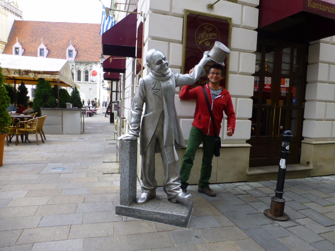 Schone Naci Statue