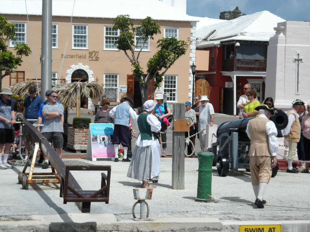 Town Crier of St. George's-圣乔治镇必去景点