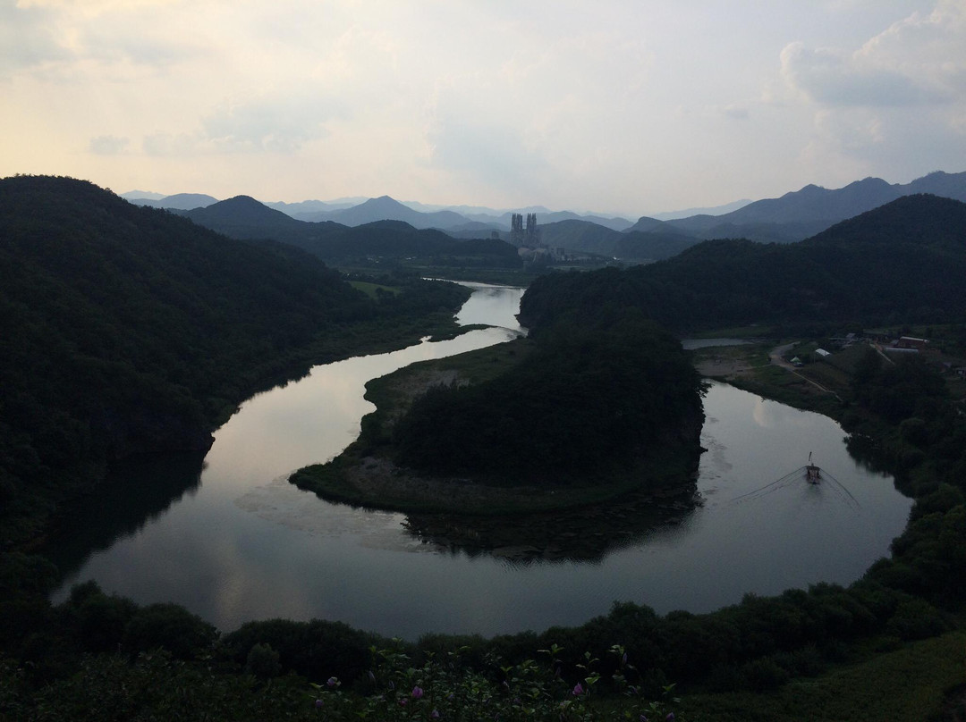 Korean Peninsula-shaped Cliffs (Seonam Village)-宁越郡必去景点