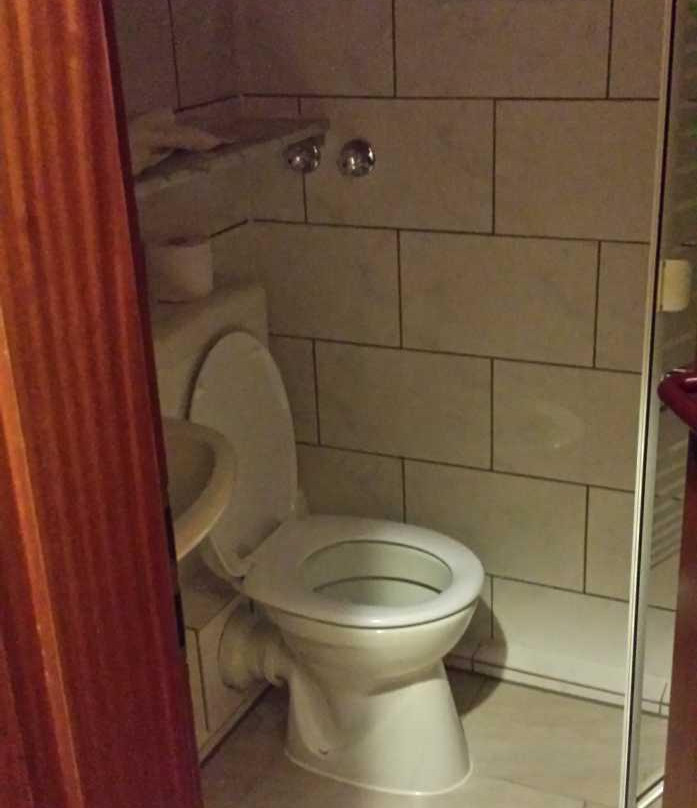 瓦尔多夫机场酒店/森彻科有限公司