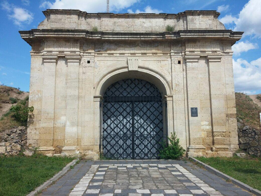 Kherson Oblast旅游景点-Ochakiv Gates of Kherson Fortress