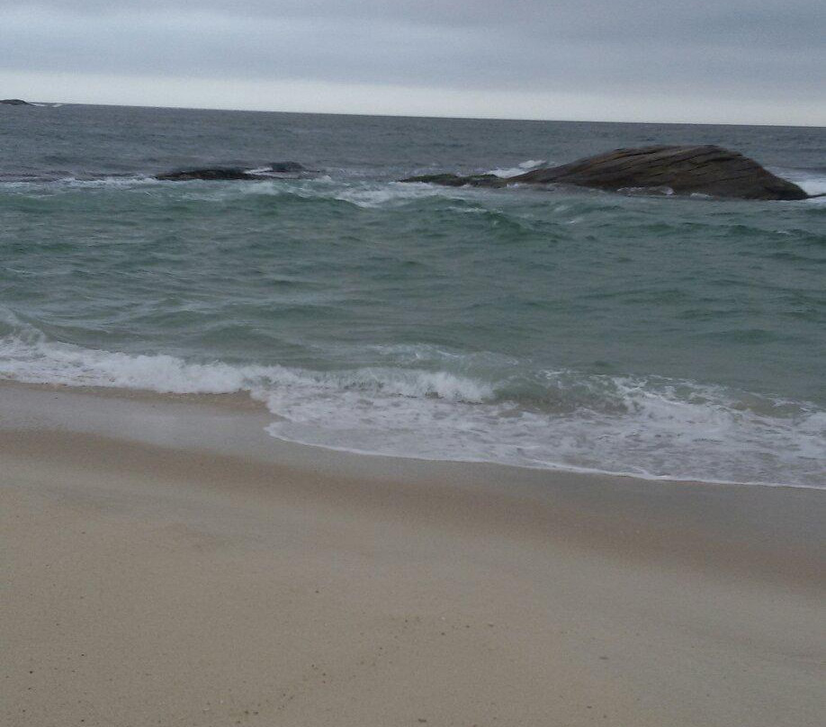 Praia de Itauna景点图片