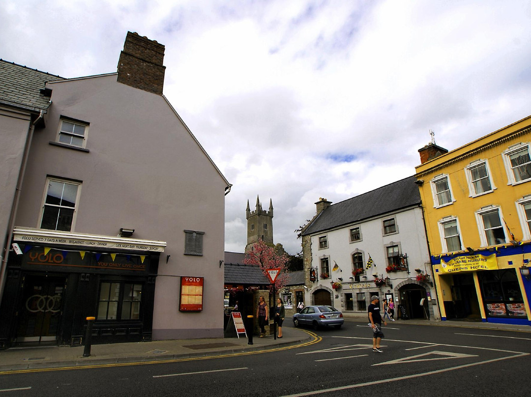 Yolo Bar & Restaurant-恩尼斯必去景点