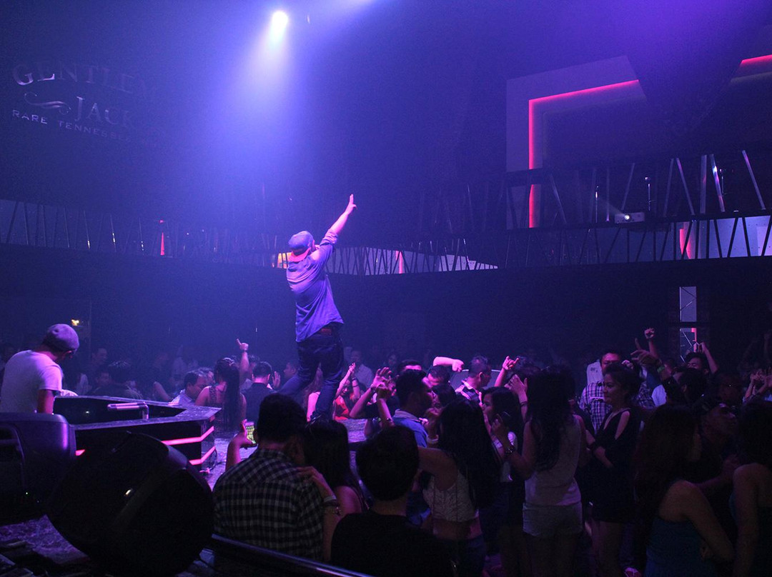 BabyFace Club & Karaoke Semarang-三宝垄必去景点