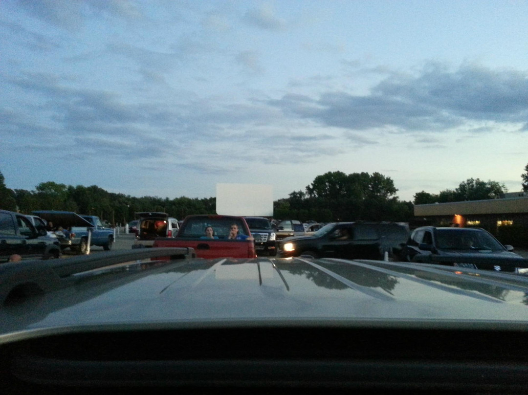 Elm Road Triple Drive-In-Warren必去景点