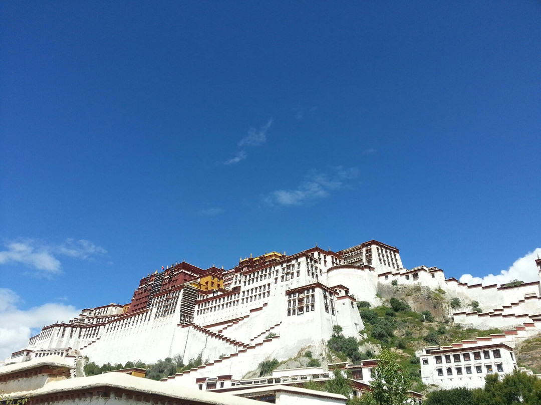 布达拉宫-拉萨市必去景点