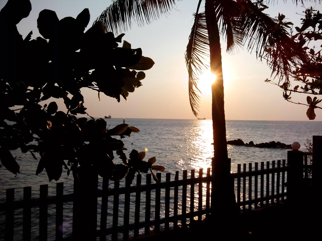 Haven Beach Lounge & Grill-头顿必去景点