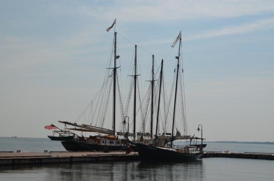 Yorktown Sailing Charters景点图片
