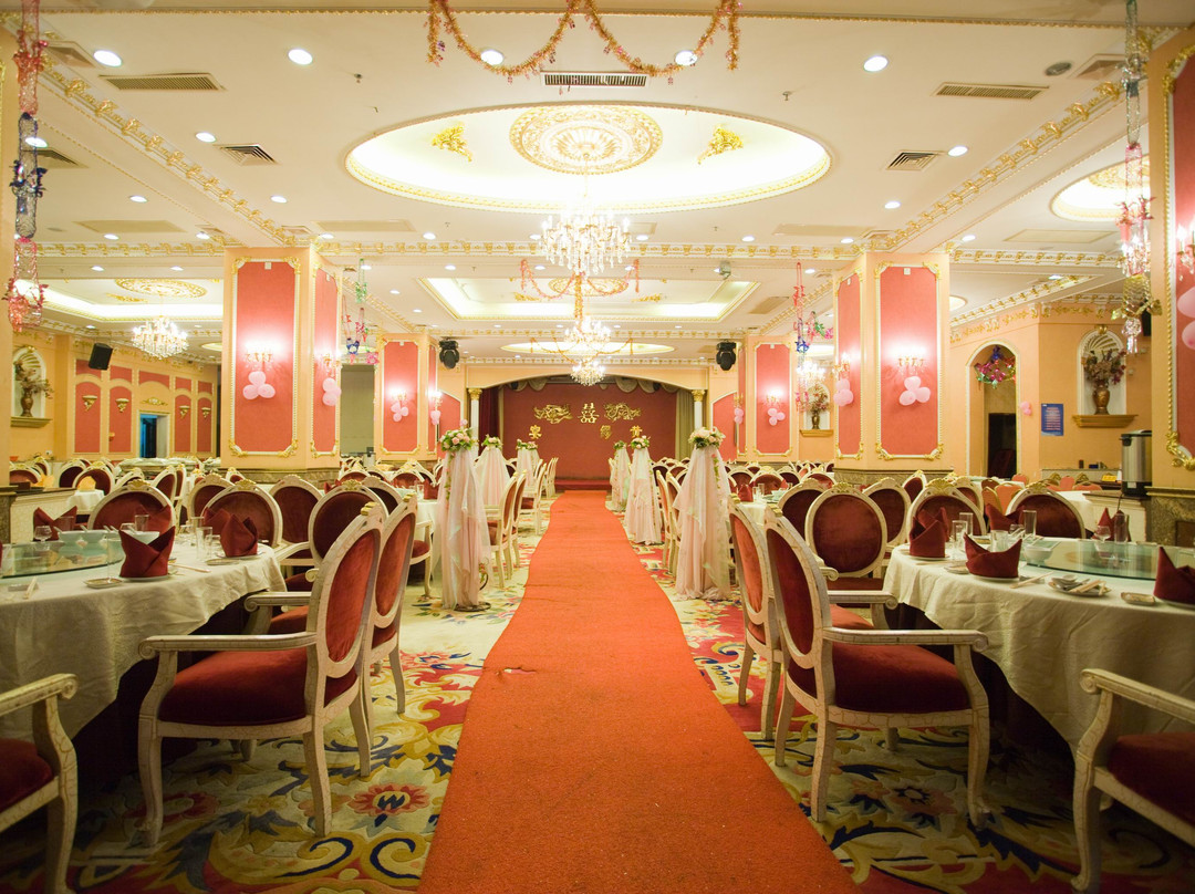 皇廷大酒店主图