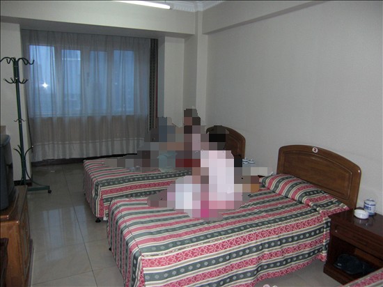 东龙大酒店-客卧