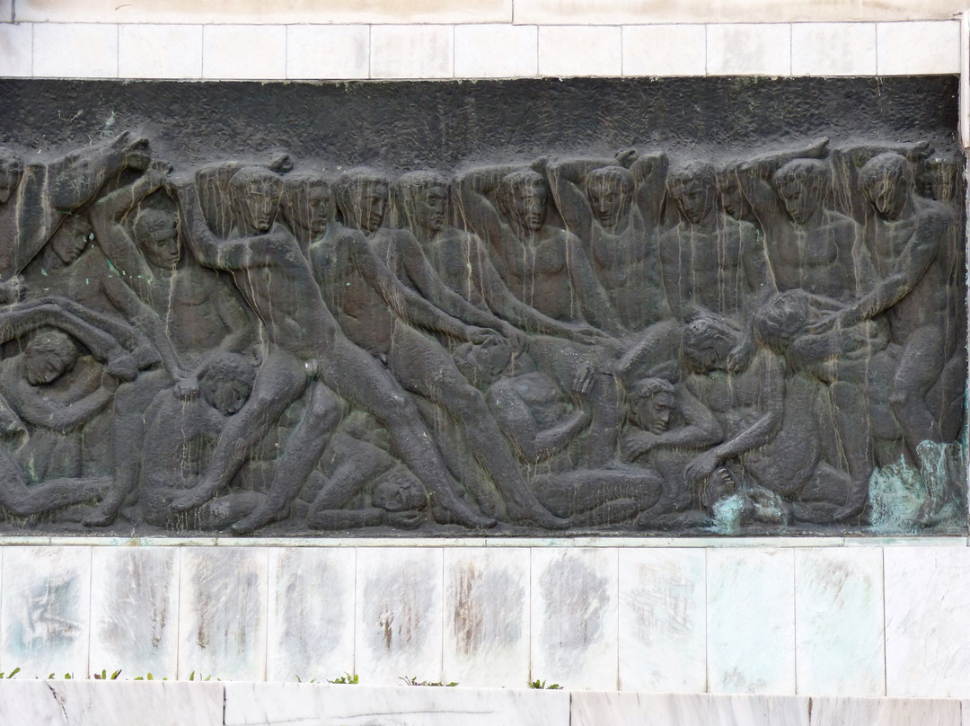 Monument to Fallen Soldiers and Victims of Fascism景点图片