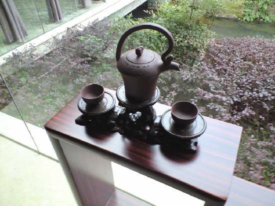 陆羽山庄度假酒店主图