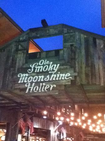 Ole Smoky Distillery - The Holler-盖林柏格必去景点