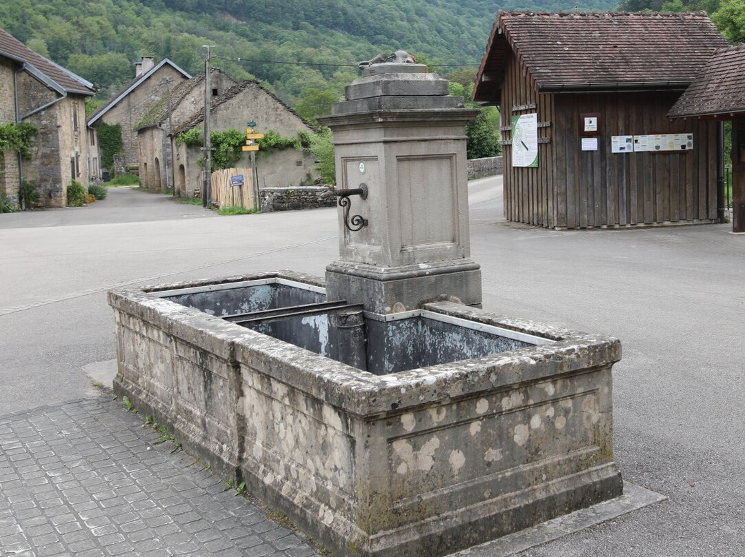 Fontaine rue du chalet-La Marre必去景点