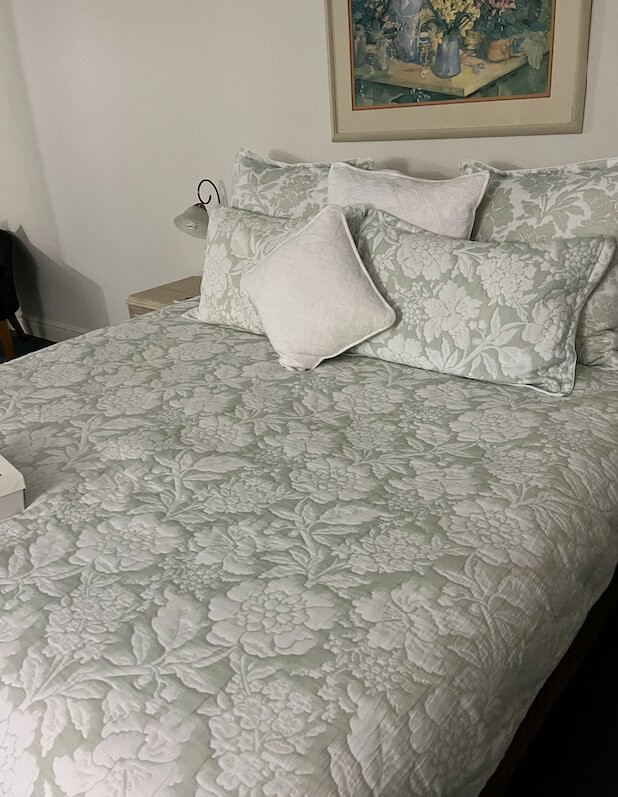 Peel Manor House主图