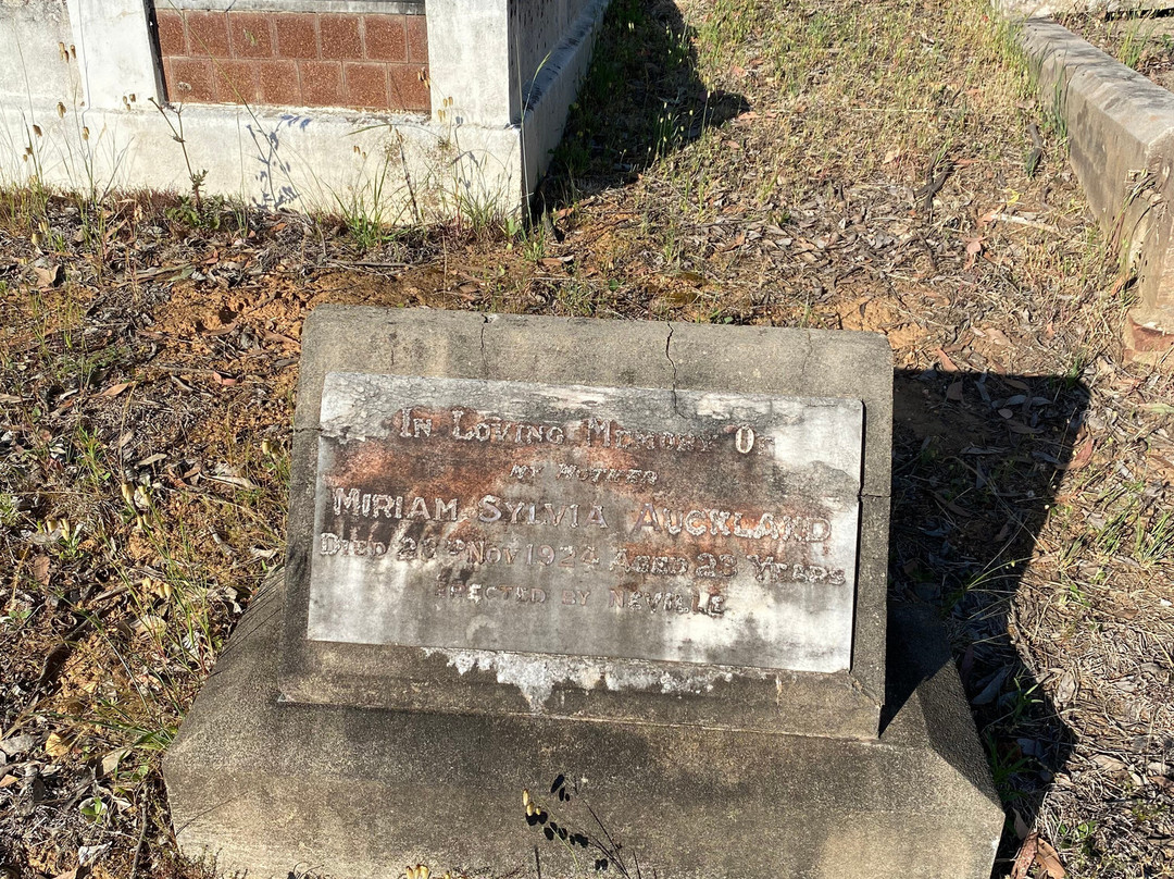 New Cemetery景点图片