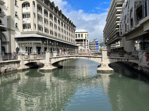 伯恩特别墅酒店主图