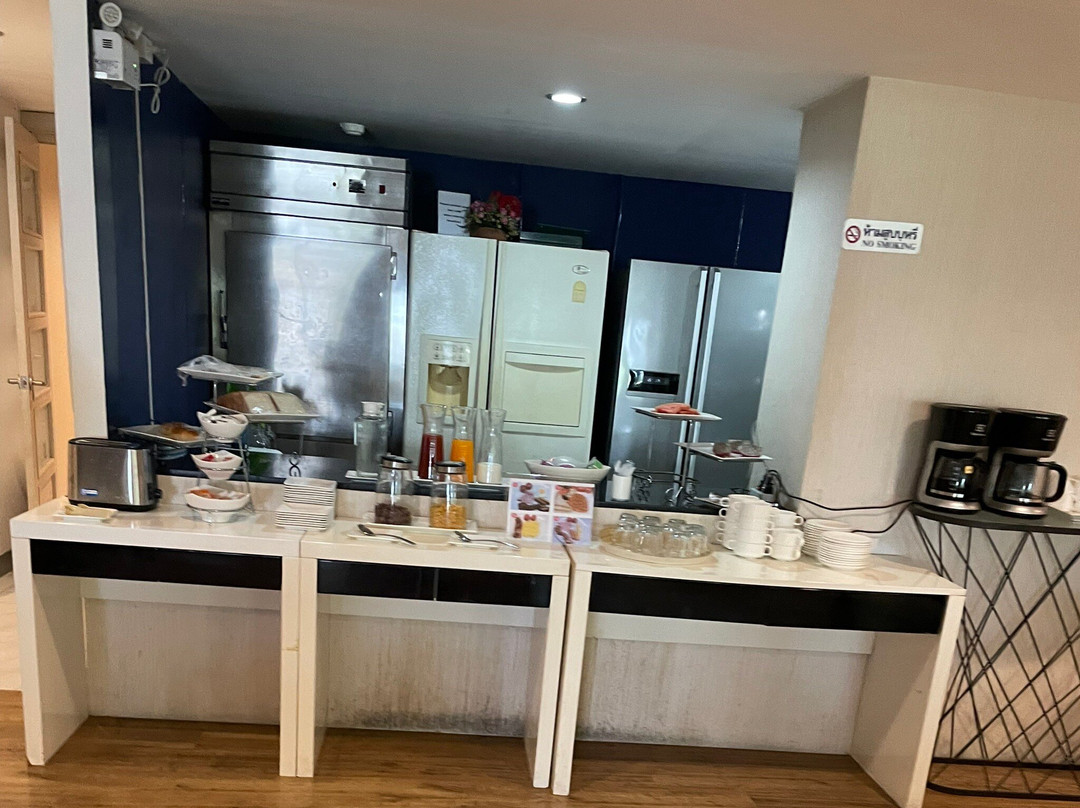 曼谷埃切克沙同酒店主图