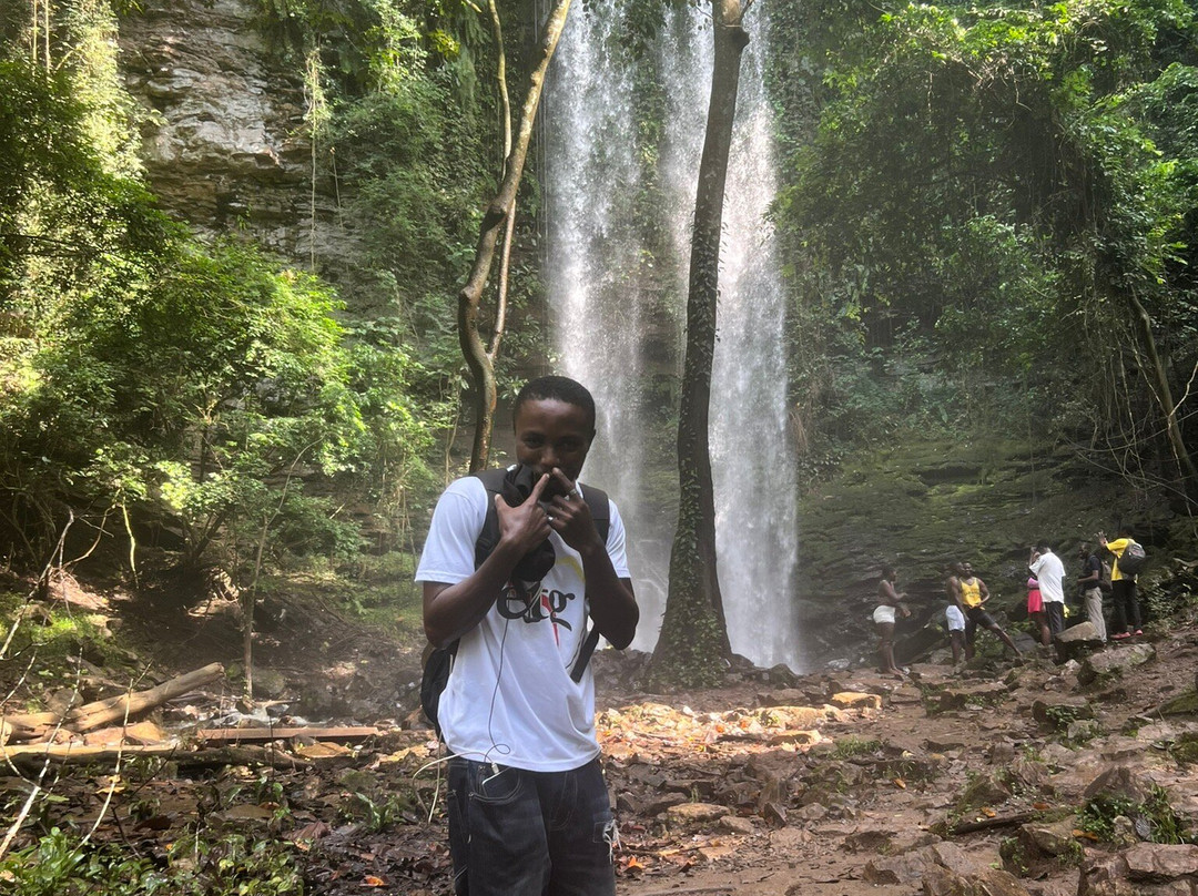 Asenema Waterfalls景点图片