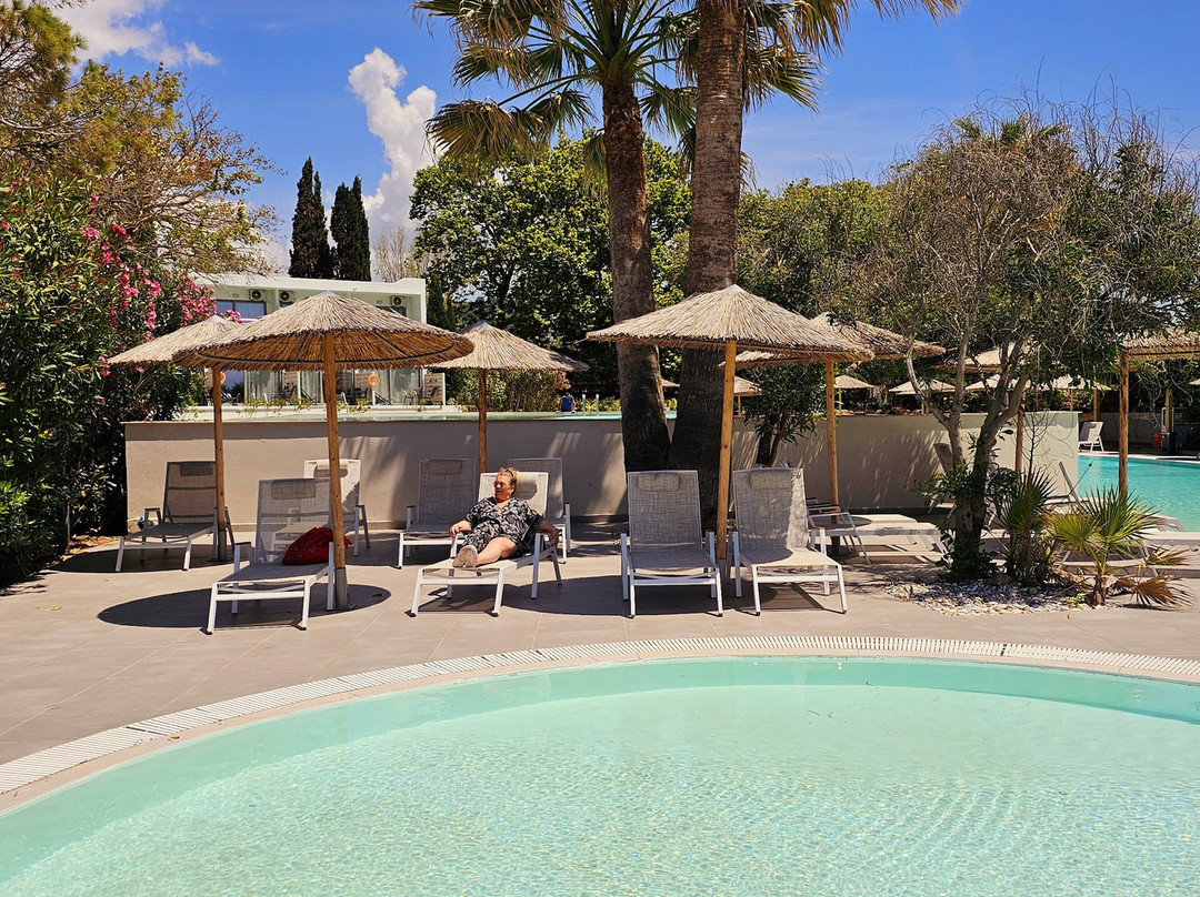 Ninos Grand Beach Resort主图