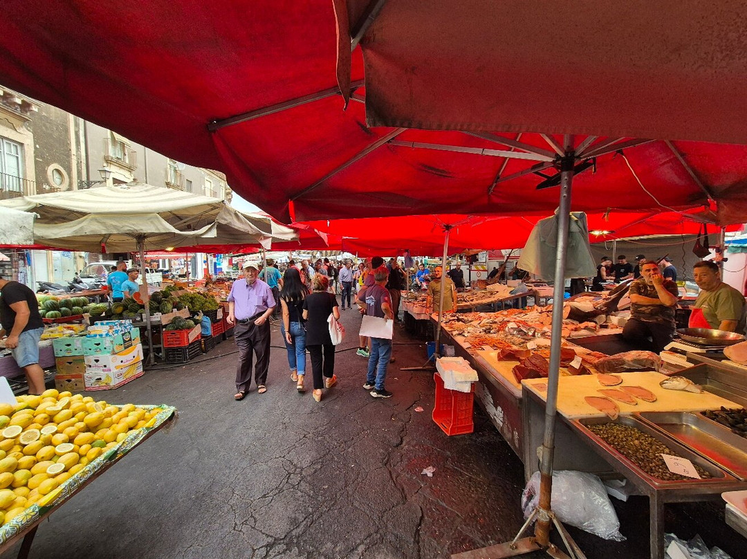 Market Fera O’Luni景点图片