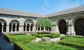 Cloitre Notre Dame De Nazareth景点图片