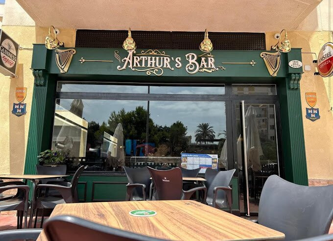 Arthur's Bar La Zenia景点图片