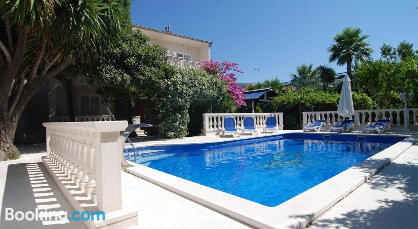 Villa Aspalathos