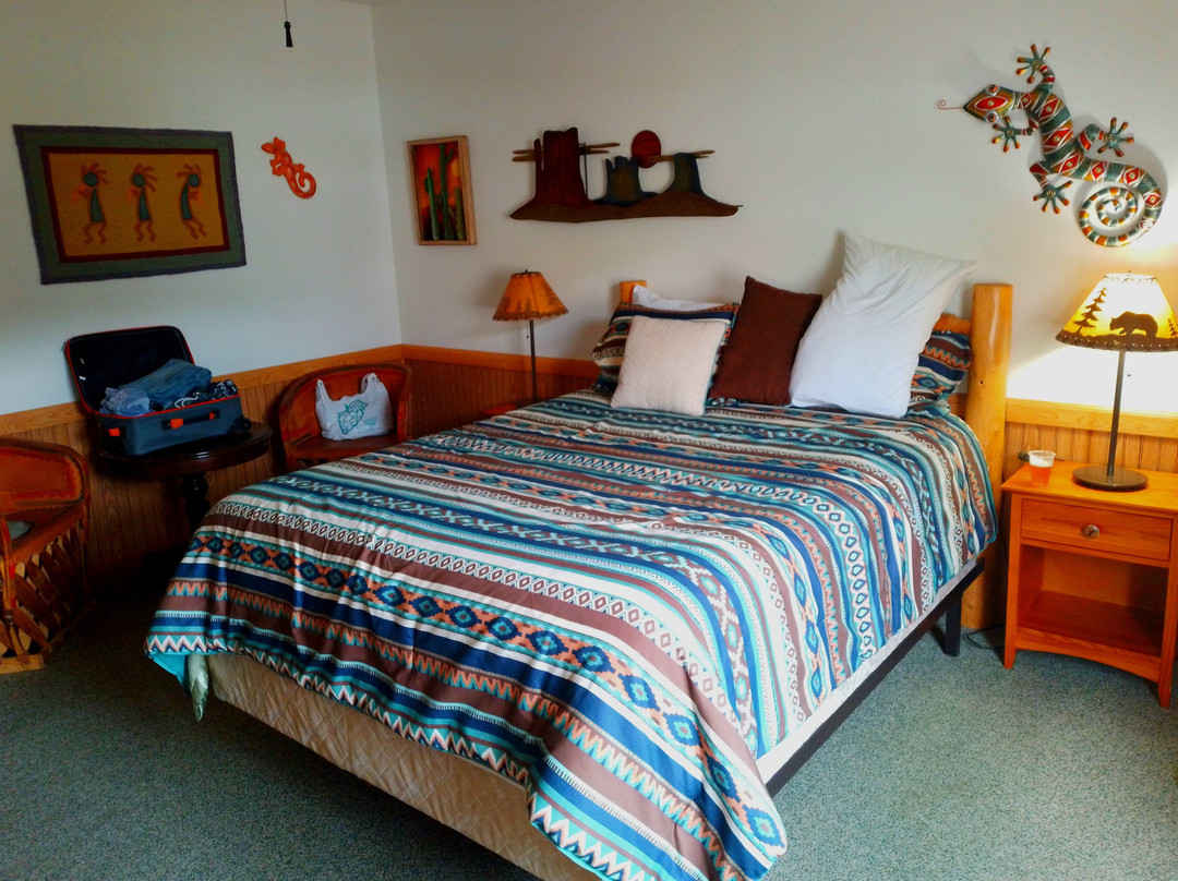 Overland Hotel & Saloon主图