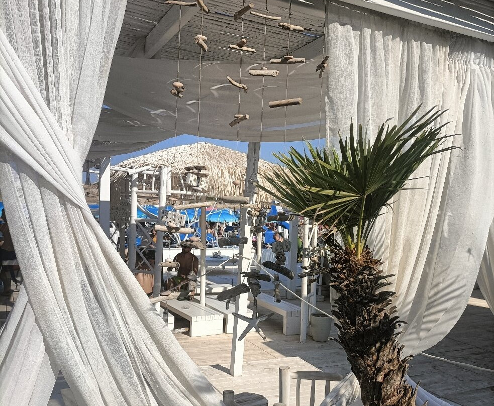 T BEACH Mezzaluna景点图片