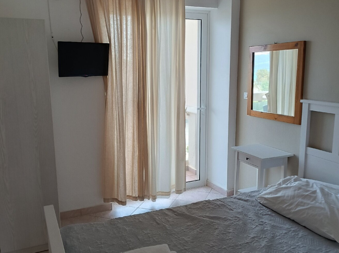 Almirikia Apartment Homes主图