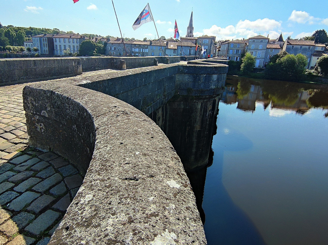 Vieux Pont À Confolens景点图片