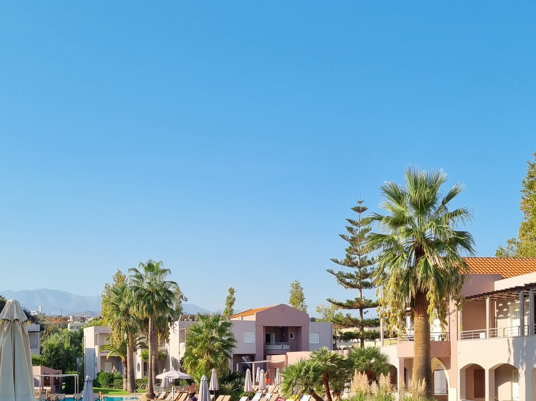 Triton Apartments主图