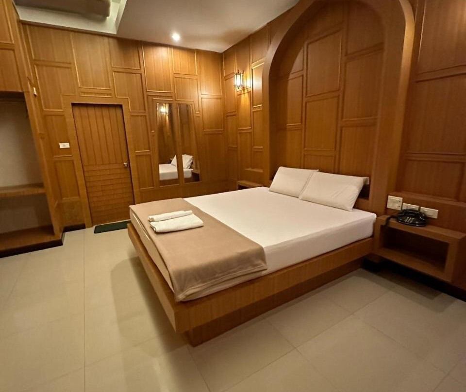 Hi-End Sriracha Resort & Hotel