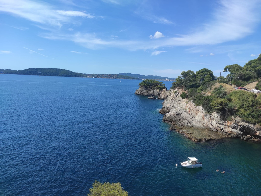 Chapelle Notre-Dame-Du-Cap-Falcon景点图片