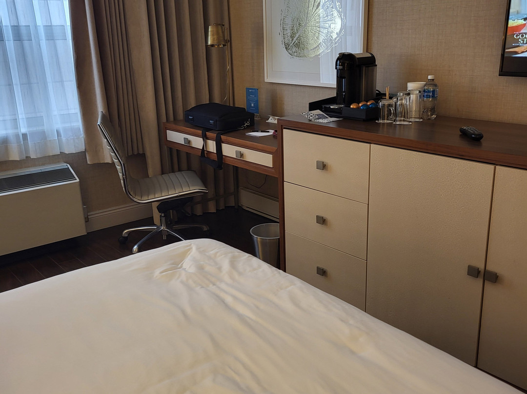 尼尔森勋爵酒店及套房主图