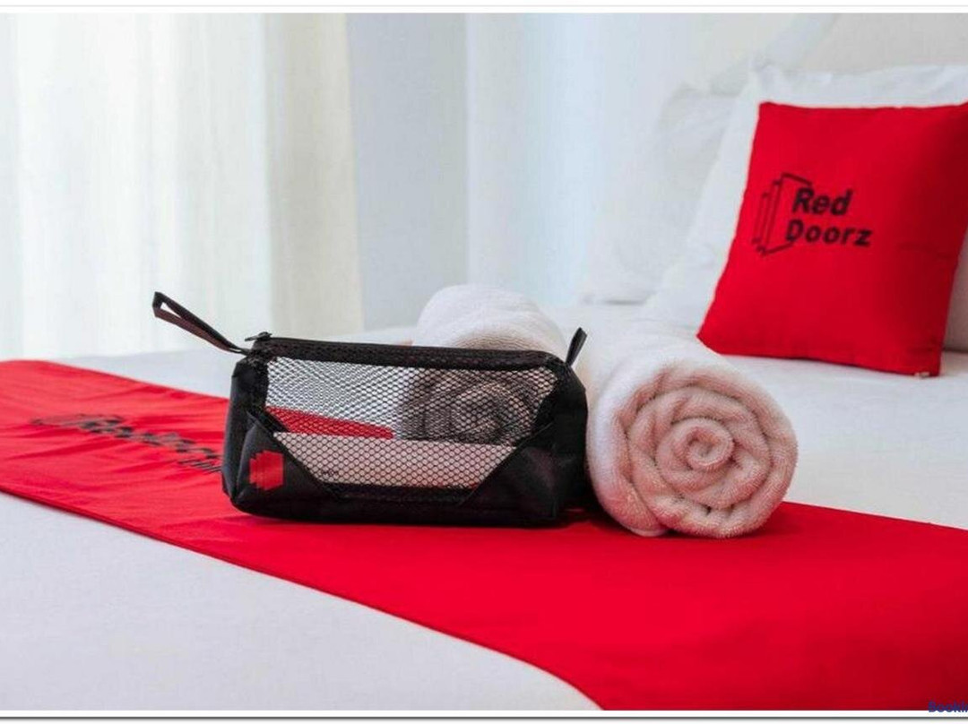 RedDoorz near Penimbangan Beach Singaraja