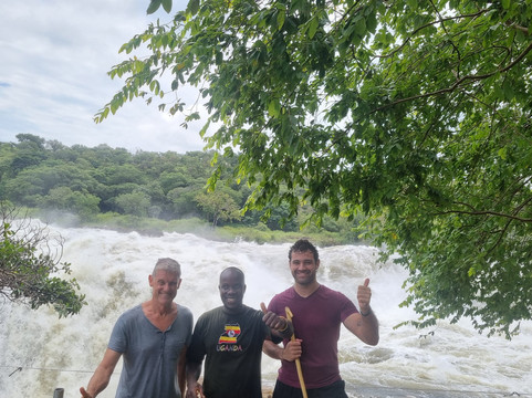 leone Tours and travel