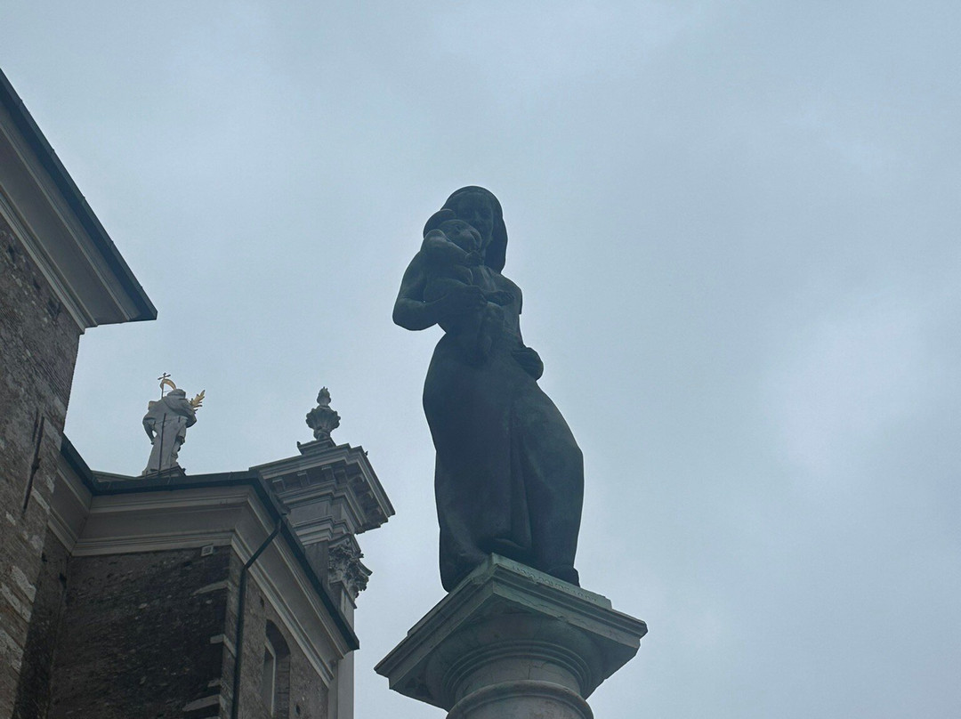 Colonna Madonna Con Bambino-蒙蒂基亚里必去景点