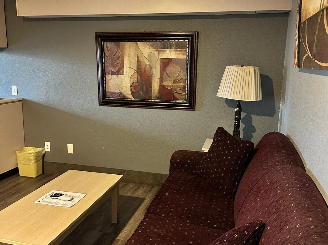 Patti's Inn & Suites主图