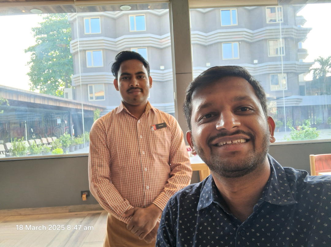 Ginger Bharuch主图