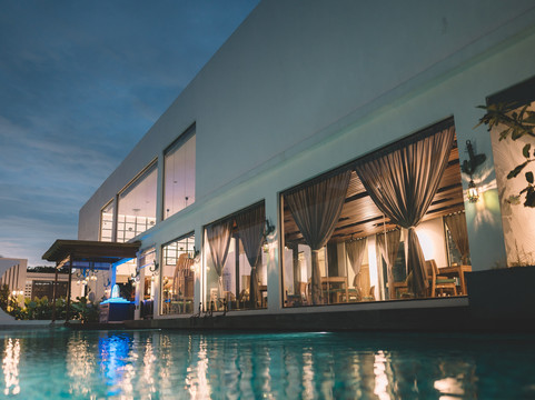 La Yang Poolside Restaurant & Bar