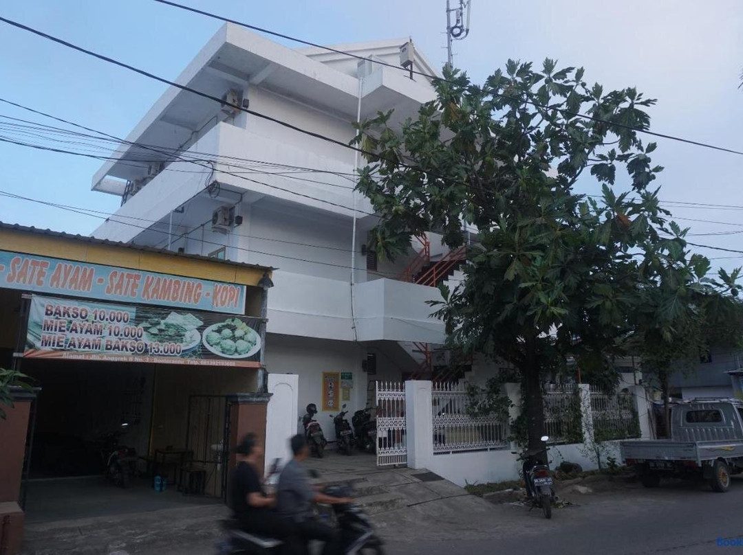 OYO 94020 Lia Kost Syariah Near Perkuburan Bontonompo Kahar Muzakkar