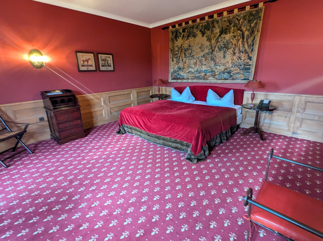 雷本斯汀布格酒店主图