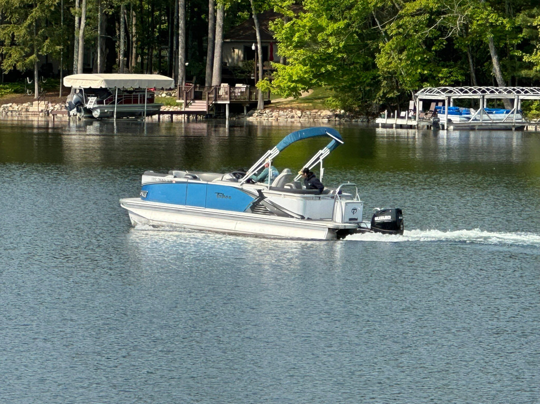 Northaire Resort Pontoon Rental景点图片