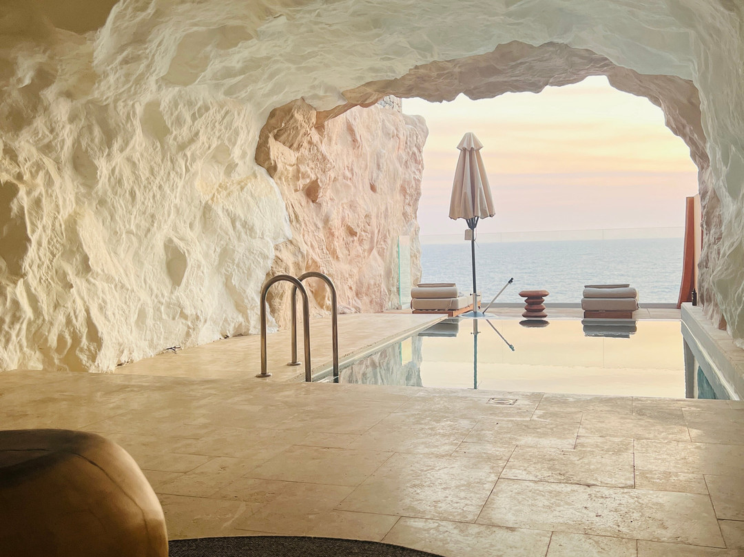 Acro Suites A Wellbeing Resort主图