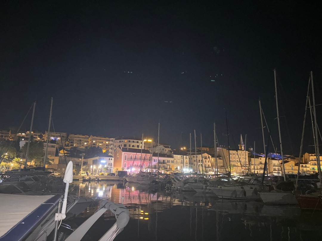Port de Plaisance-卡尔维必去景点