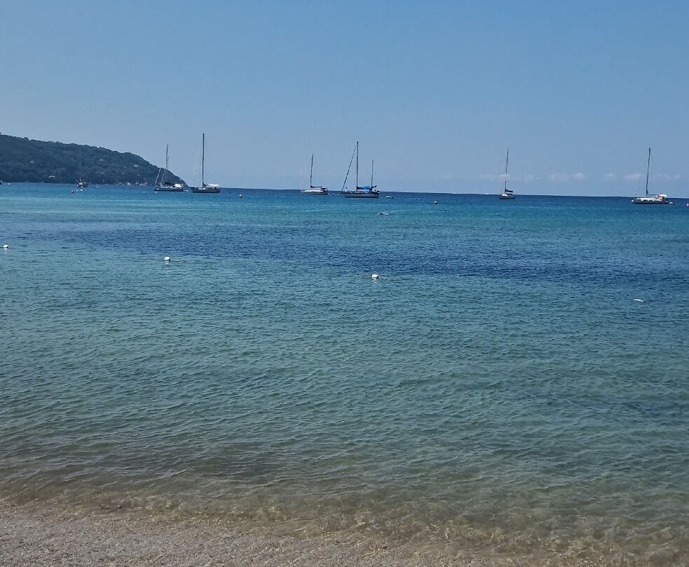 Stabilimento Balneare Il Delfino-Procchio必去景点